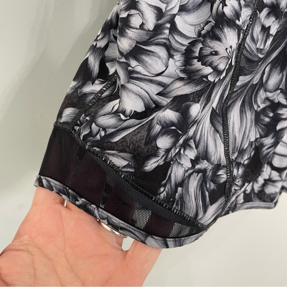 Lululemon Hotty Hot Shorts II Long 4"  Size 4 Night Garden Ice Grey Black 11 - Picture 4 of 11